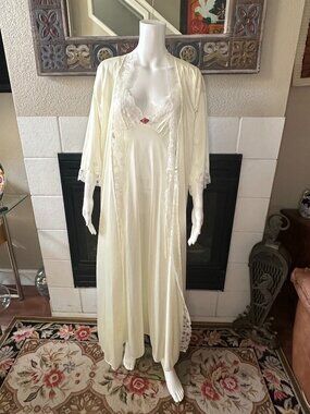Vintage Ivory Petra Fashions Peignoir Nightgown and Robe Set Lace Trim Medium